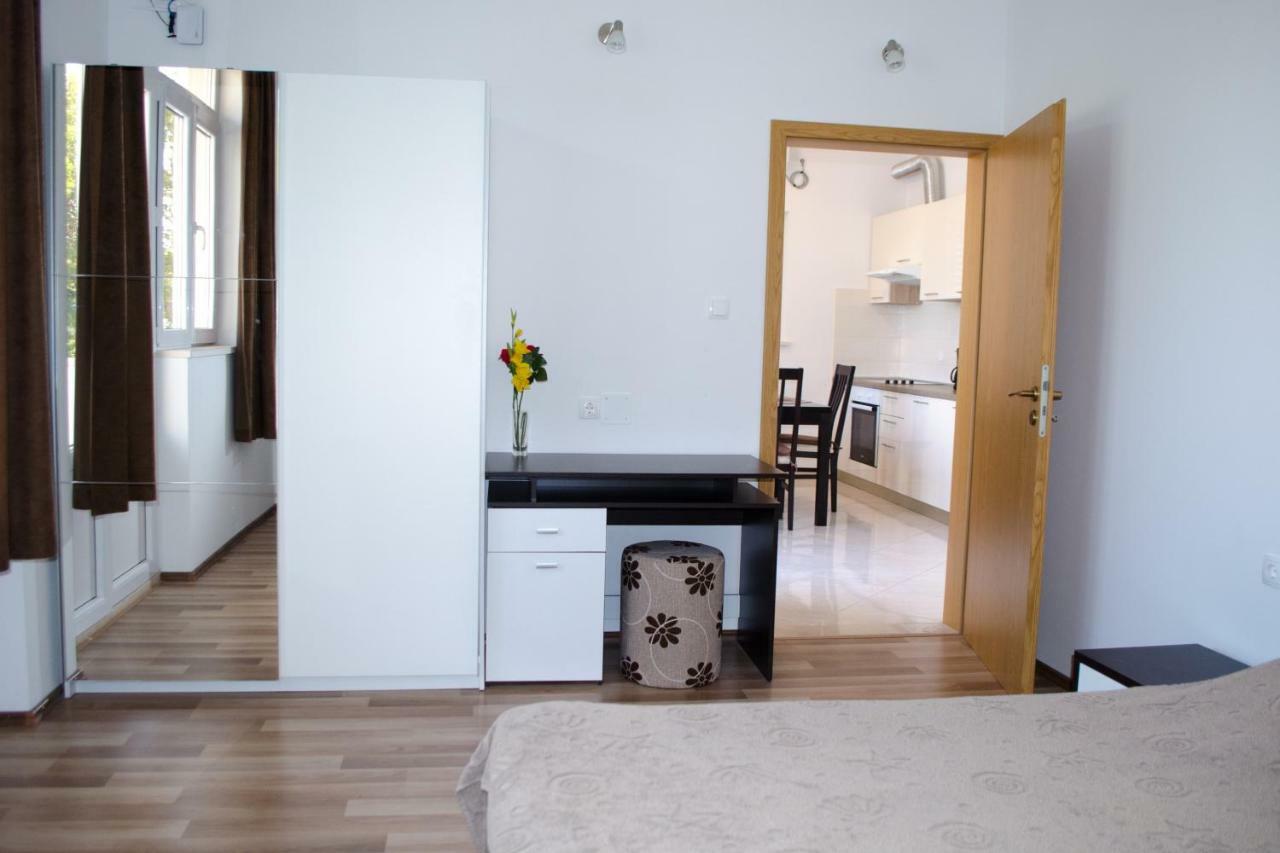 Apartma Rina *